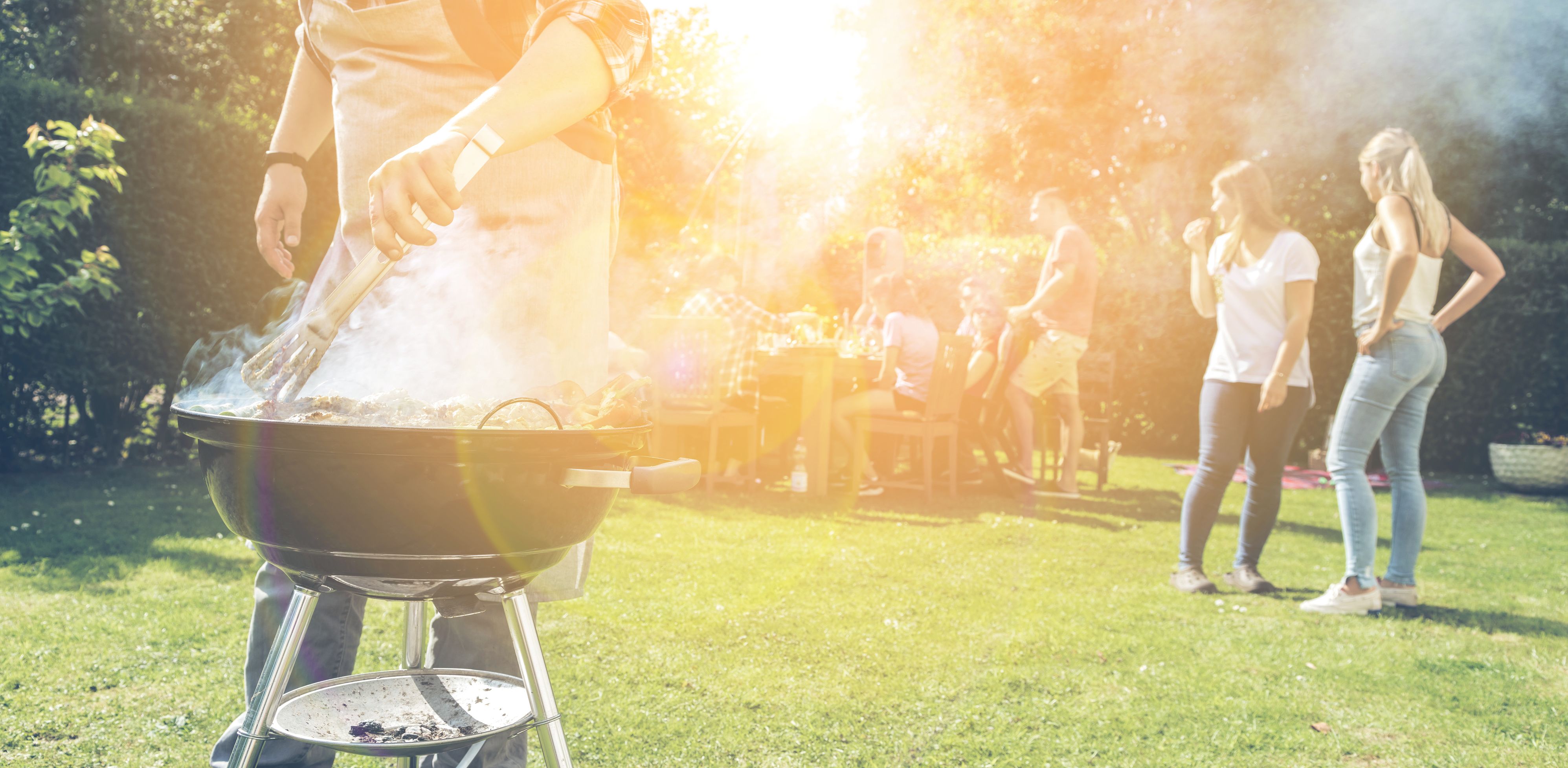 Grillparty in eigenem Garten